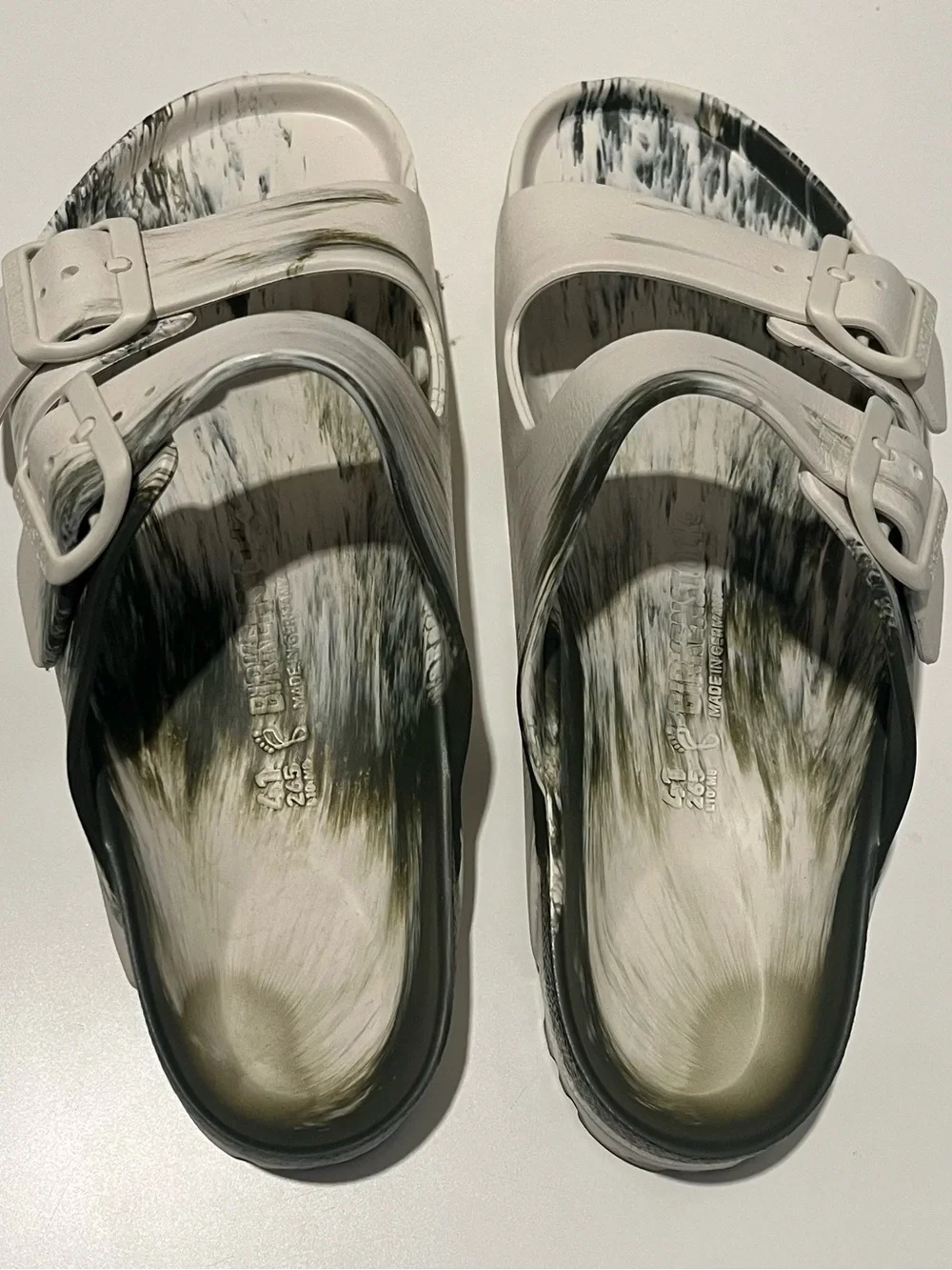 Crocs Classic Arizona EVA Sandal  Unisex Men's 8 Khaki/Eggshell NEW